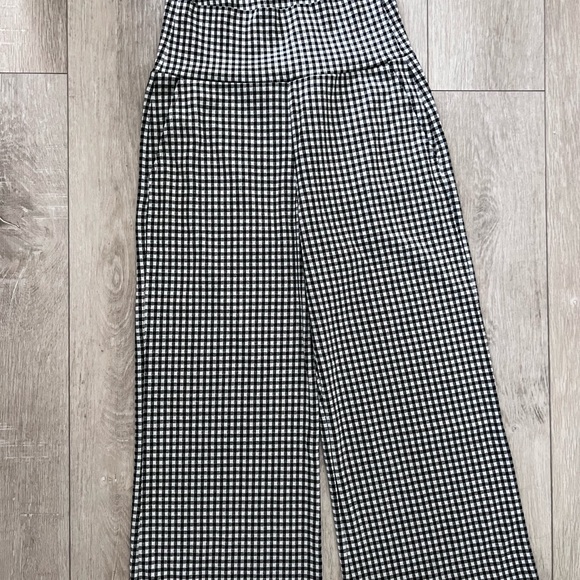 Cabi Bombshell Crop (style 6047) - Picture 13 of 13